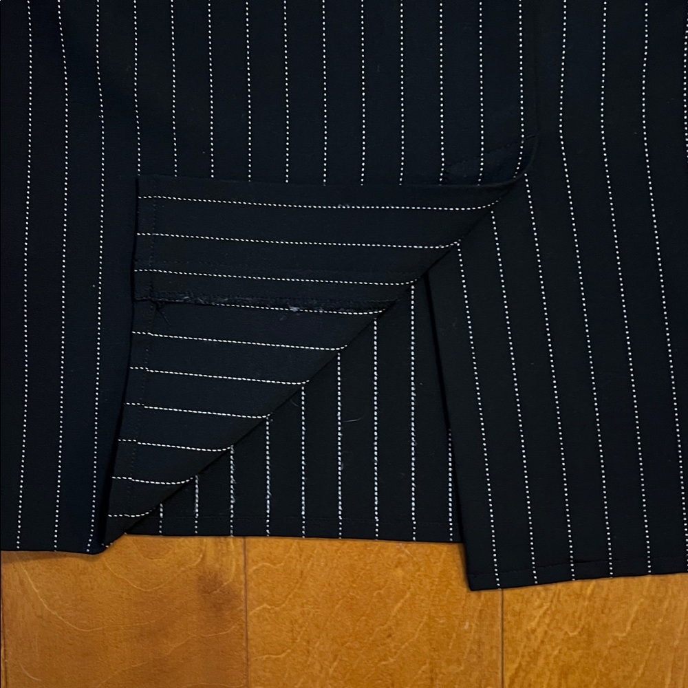 Club Monaco Pinstripe Pencil Skirt 10 Black Capsule Career Minimalist Work - Picture 8 of 8